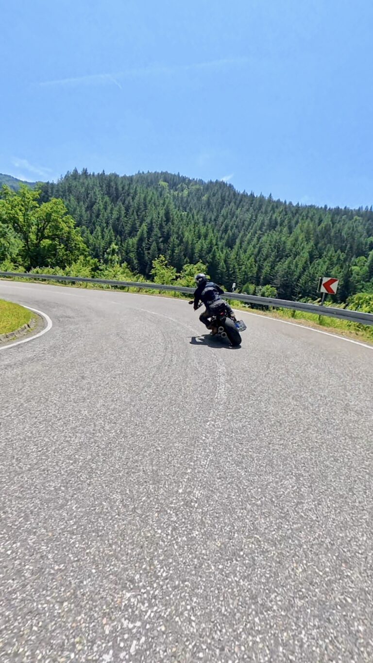schwarzwald-motorrad-kurve