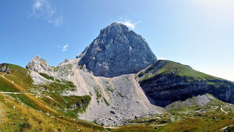 mangart 3 Länder Tour Kurven zwischen Alpen, Adria und Soča